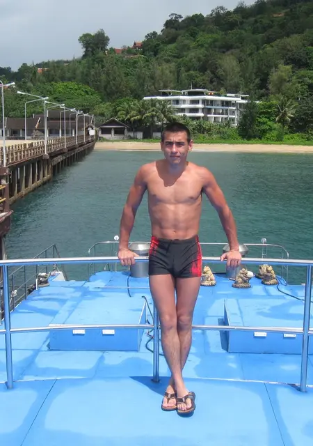 Сухроб из Костромы, мне 39, познакомлюсь на одну ночь