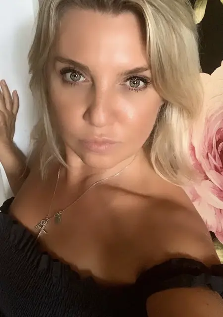 Анна из Владикавказа, мне 33, познакомлюсь для вирта