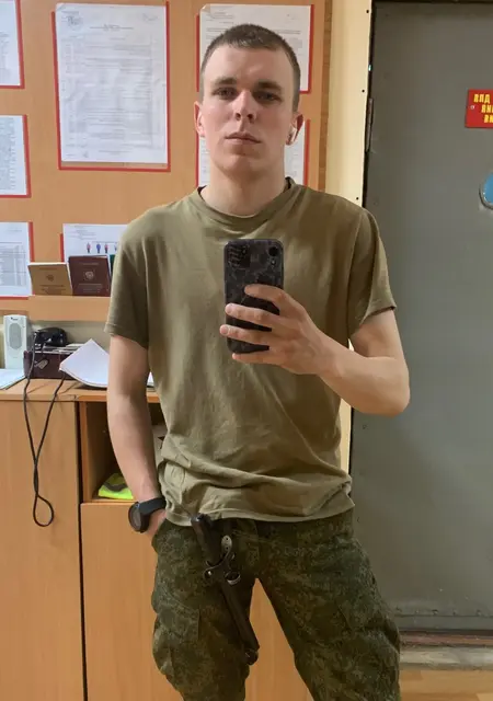 Я Ярослав, 19, из Югорска, ищу знакомство для постоянных отношений