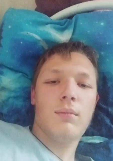 Я Иван, 21, из Ржева, ищу знакомства без обязательств