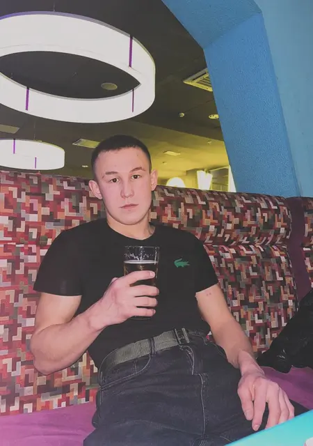 Я Рафиль, 22, из Учалов, ищу знакомства на одну ночь