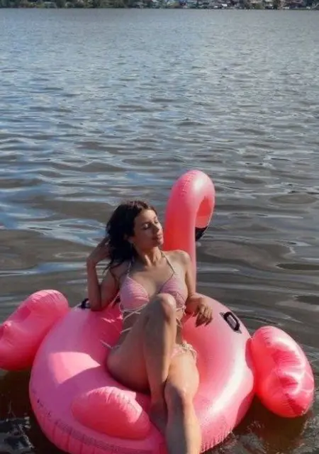 Дина из Екатеринбурга, ищу на сайте постоянные отношения