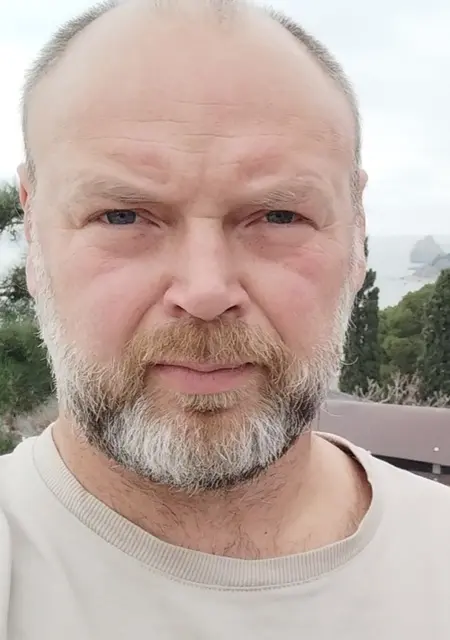 Алекс из Гурзуфа, мне 42, познакомлюсь на одну ночь