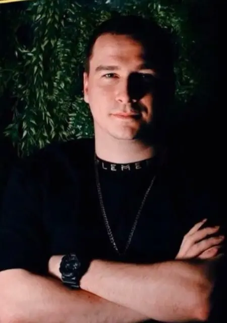 Я Илья, 31, знакомлюсь на одну ночь в Санкт-Петербурге