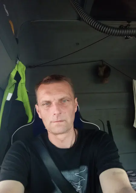 Я Илья, 48, из Омутнинска, ищу знакомство для постоянных отношений