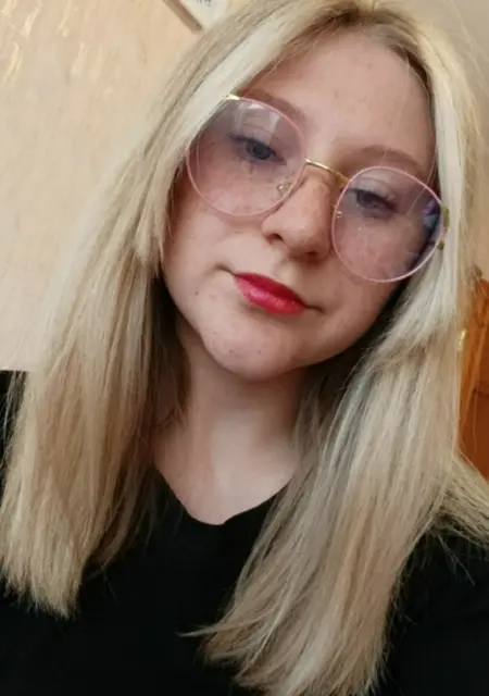 Алина з Алчевськ, шукаю на сайті відкриті стосунки