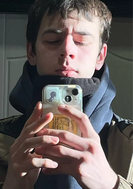 Я Никита, 19, из Трехгорного, ищу знакомства без обязательств