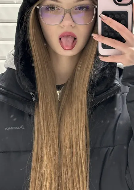 Лина из Челябинска, мне 18, познакомлюсь для приятного времяпровождения