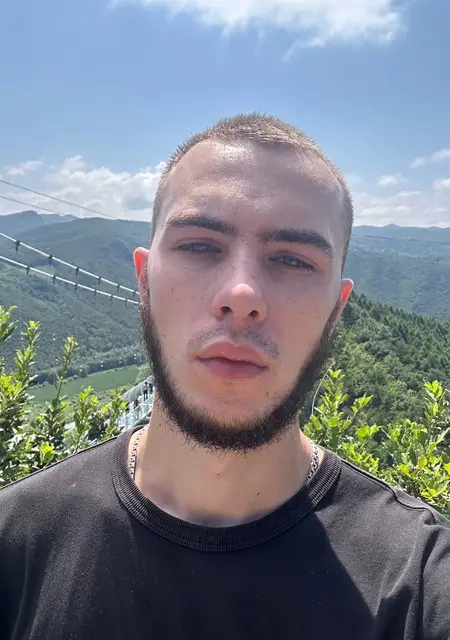 Игорь из Корсакова, ищу на сайте приятное времяпровождение