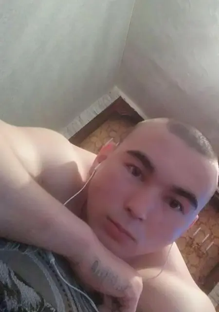 Лёня из Айхала, ищу на сайте знакомства на одну ночь