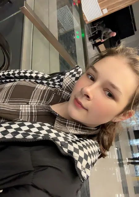 Валентина из Москвы, мне 18, познакомлюсь для постоянных отношений