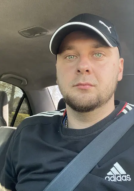 Я Денис, 29, знакомлюсь без обязательств в Михайловке